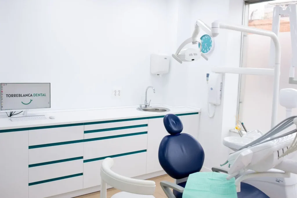 clinicas dentales en torreblanca